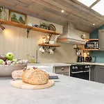 The Owl's Shack *